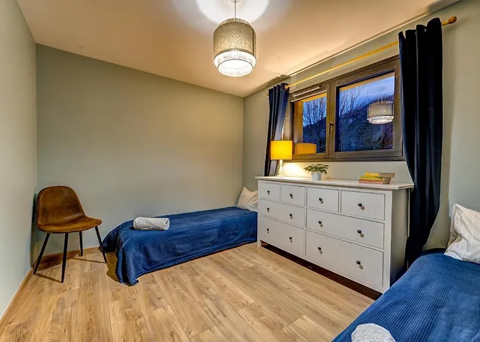 Beautiful New Flat By The Forest Apartment