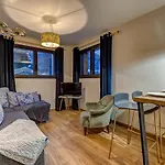 Beautiful New Flat By The Forest
