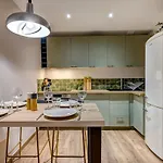 Apartman Beautiful New Flat By The Forest